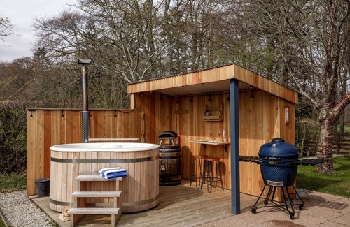 Huntly Cabin | Midpark is a chic A-Frame nestled in the romantic scenery of the Deveron valley. Relax and feel refr