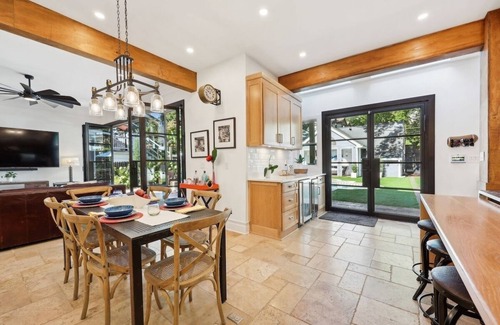 Midtown House | Midtown Mansion with 6 bed 5 bath w pool and sauna