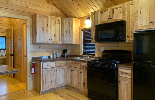 Mackinaw City Cabin | Mighty Mac Bridgeview Cabin 3