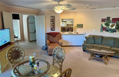 Kimberling City Condo | Mike and Lee's relaxing 2-bedroom lakefront condo at Ozark Mountain Resort.
