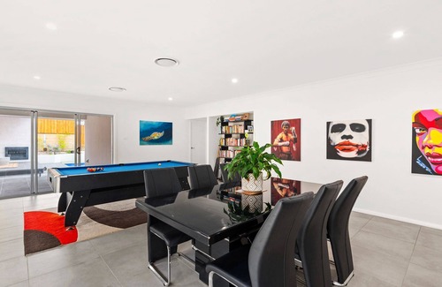 Boolaroo House | Milburn Circuit Boolaroo 44 - Entertainer's delight, inside and out