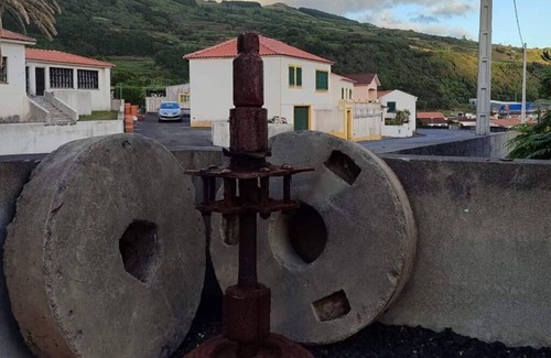 Lajes do Pico House | Mill House- Peak slabs