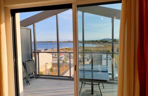 Marseillan Apartment | MILLESIME 5303 : Vue magnifique, spacieux, sur le Port avec parking