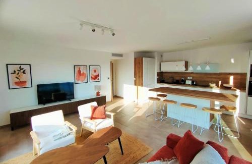 Marseillan Apartment | MILLESIME 5303 : Vue magnifique, spacieux, sur le Port avec parking