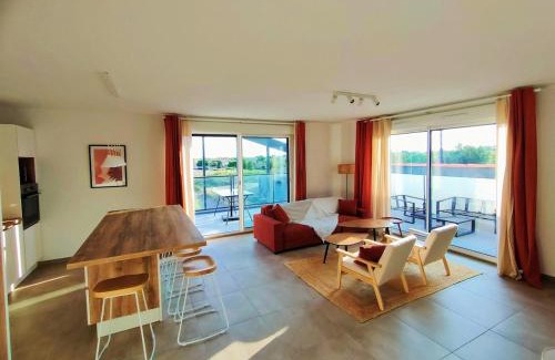 Marseillan Apartment | MILLESIME 5303 : Vue magnifique, spacieux, sur le Port avec parking