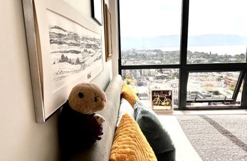 Downtown Kelowna House | Million-Dollar View 1 bedroom with private bathroom with access to 34th floor lounge in Downtown Kelowna