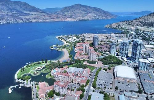 Downtown Kelowna House | Million-Dollar View 1 bedroom with private bathroom with access to 34th floor lounge in Downtown Kelowna