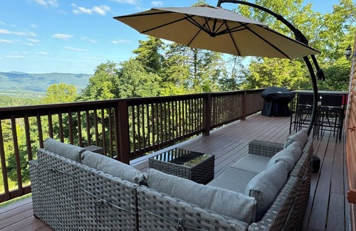 Rileyville Cabin | Million Dollar Views. Peaceful Solitude. Rustic cabin. 90 minutes from DC.