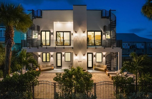 Indian Rocks Beach Villa | MILOS Beach House-NEW Luxe Haven Steps from BEACH -NEW ROOFTOP POOL 36 FT LONG