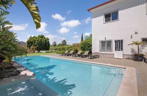 Vale de Seixos Apartment | Milreu Guesthouse - Room 'Terra' with Pool view