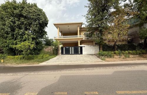 F-6 Sector House | Milton Guesthouse