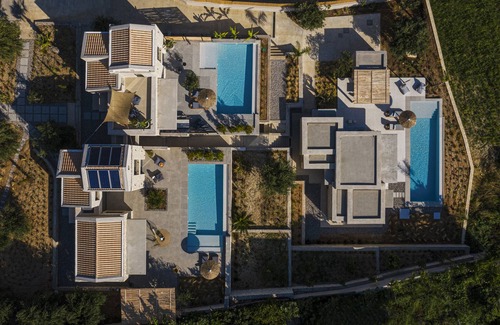 Paramonas Villa | Mimi and Coco villa Augustus