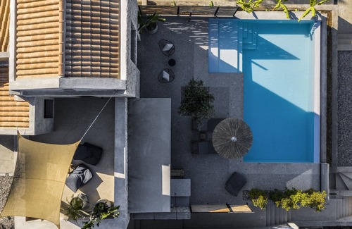 Paramonas Villa | Mimi and Coco Villa Julious