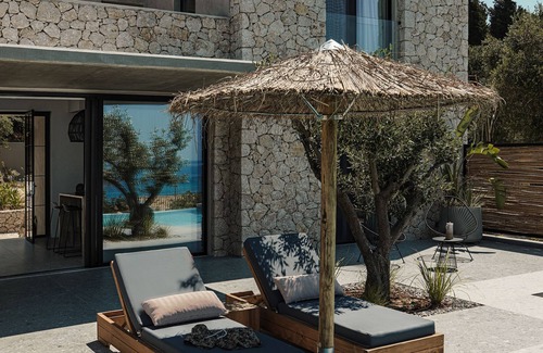 Paramonas Villa | Mimi and Coco Villa Julious