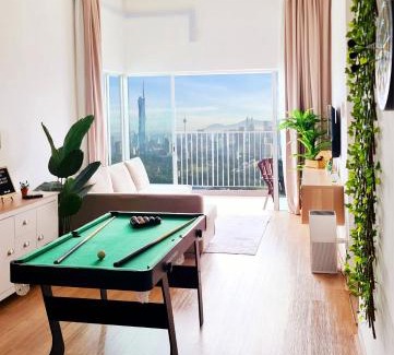 Salak South Apartment | Mimi Cozy Homestay, 3R3B KLCC View with PLAYSTATION 4, NETFLIX, WiFi 6, Pool Table, Home Cinema