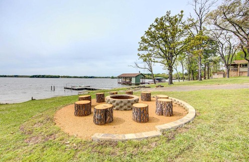 Mineola House | Mineola Lake House with Dock and Fire Pit!