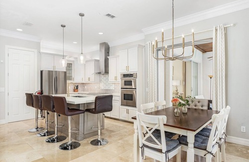 Ridge Lakes House | Mini-mansion . Downtown Where the Action is & walk to Beach