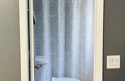 Lutz House | Mini Oasis at Paradise- a cozy studio in the clothing-optional Paradise Lakes