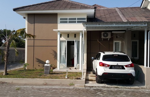 Baturetno House | Minimalis House, Comfort, 15mnt from Airport and near Tourism Location