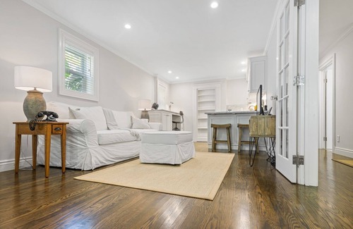 West Alameda House | Minimalistic Garden Level 1B/1B Victorian Cottage in Alameda