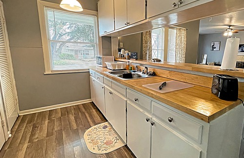 Highland Park House | Mins to Downtown/Near LAFB BMT/Self Check In/Free Parking