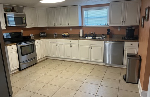 Harbor Oaks House | Minutes from beach, Daytona, New Smyrna and Ormond Centrally located