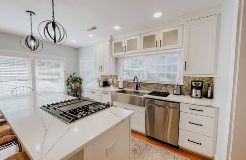 Central House | Minutes from downtown Clemson and boat landings on Kewoee and Hartwell