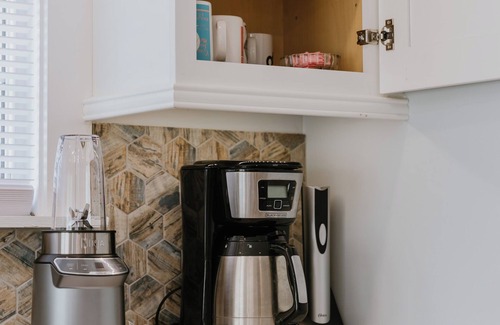Central House | Minutes from downtown Clemson and boat landings on Kewoee and Hartwell