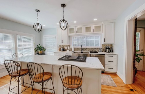 Central House | Minutes from downtown Clemson and boat landings on Kewoee and Hartwell