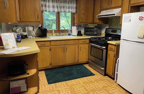 Hobart House | Minutes from Everything- Lambeau Field, Door County and more !,