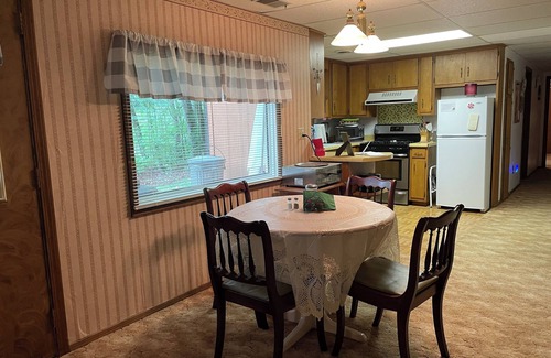 Hobart House | Minutes from Everything- Lambeau Field, Door County and more !,