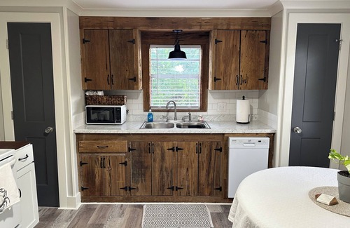 Scott House | Minutes from I- 10! 3-bedroom house with spacious yard in Scott!