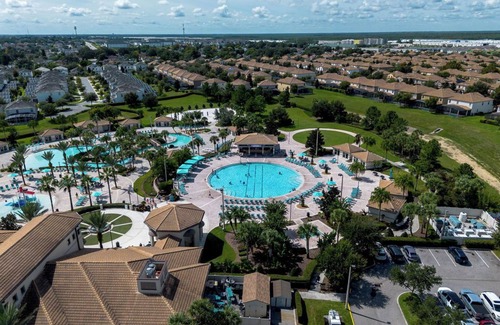 Davenport House | Minutes to Disney + 5BR, 4BA + Private Pool + Resort Access!
