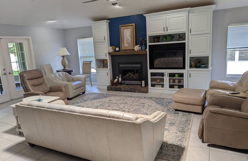 Piedmont House | Minutes to Spanish Springs and Sumpter Landing, pet friendly, renovated kitchen