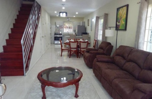 IronShore Estates House | MIRANDO PLACEnTwo X 2 BED 2 BATH TOWNHOUSE #3-#4 GYM+PooL+HOT TUB. SLEEPS 14 PPL