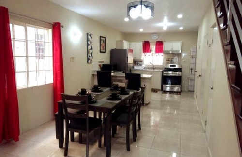 IronShore Estates House | MIRANDO PLACEnTwo X 2 BED 2 BATH TOWNHOUSE #3-#4 GYM+PooL+HOT TUB. SLEEPS 14 PPL