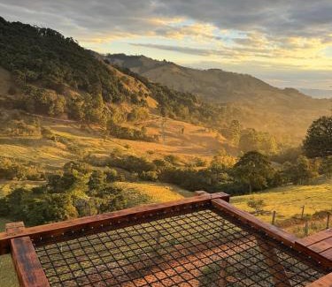 Corrego do Bom Jesus Ski Chalet | Mirante do Sol 2 - café da manhã, hidro e lareira