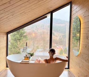 Slavske House | Mirest - котеджі в горах із чаном-джакузі