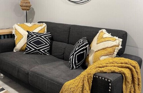Sharon Hill Apartment | Mirror Me.