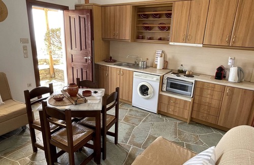 Platis Gialos Apartment | Mirsini Apartments in Sifnos