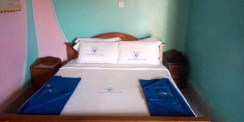 Sultan Hamud Hotel | Miryams Village Inn Safari Lodge