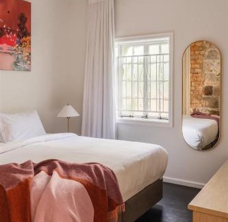 New Farm Apartment | Miss Midgley's - Principals Office 1 King Bed