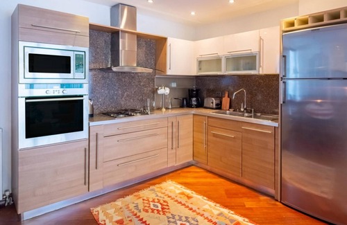 Asmali Mescit Apartment | Missafir Flat with Terrace near Istiklal Street