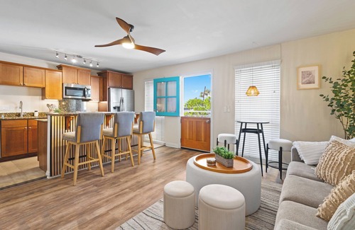 Mission Beach Apartment | MISSION BEACH 2 BDRM, WITH PARKING in the HEART OF MISSION BEACH + MISSION BAY!