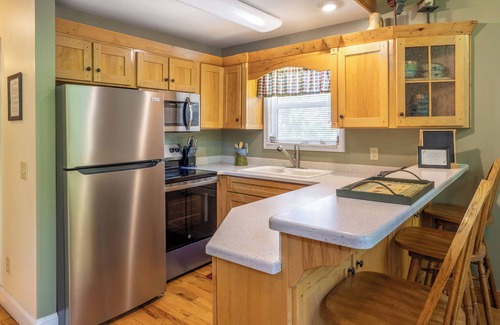 Helen House | Misty Creek | Charming Creek Side Cabin w/Hot Tub and Fire Pit Located in Helen