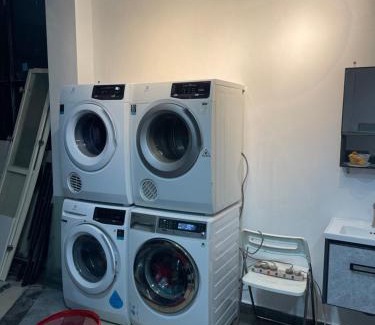 Jenjarom House | MKB Homestay - 2 X King Bed Studio Room with view & FREE parking