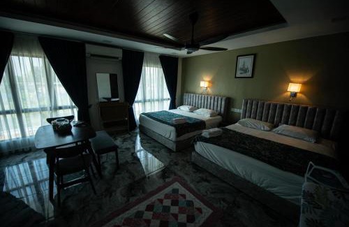 Jenjarom House | MKB Homestay - 2 X King Bed Studio Room with view & FREE parking