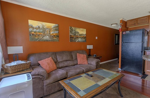 Snowshoe Condo | ML 110 - Appealing bike-in/out summer getaway! Minutes to bike trails!