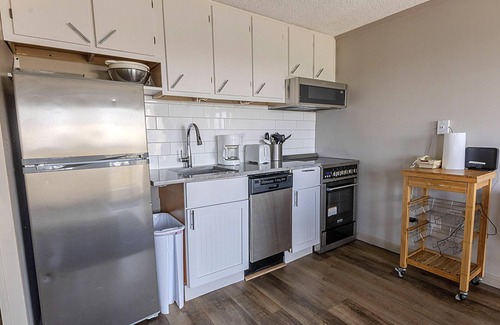 Snowshoe Condo | ML 142: Alluring Winter Nest w/Cozy Vibes & Easy Slope Access