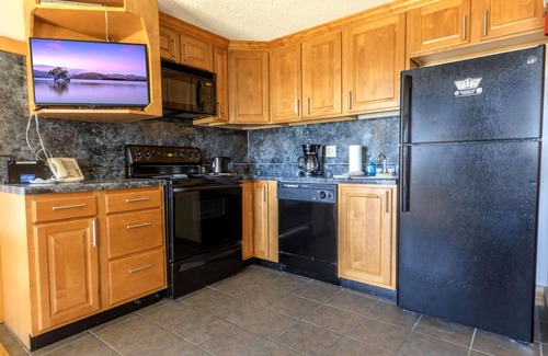 Snowshoe Condo | ML 212: Lovely lift views await you in this 1BR bike-in/out retreat!